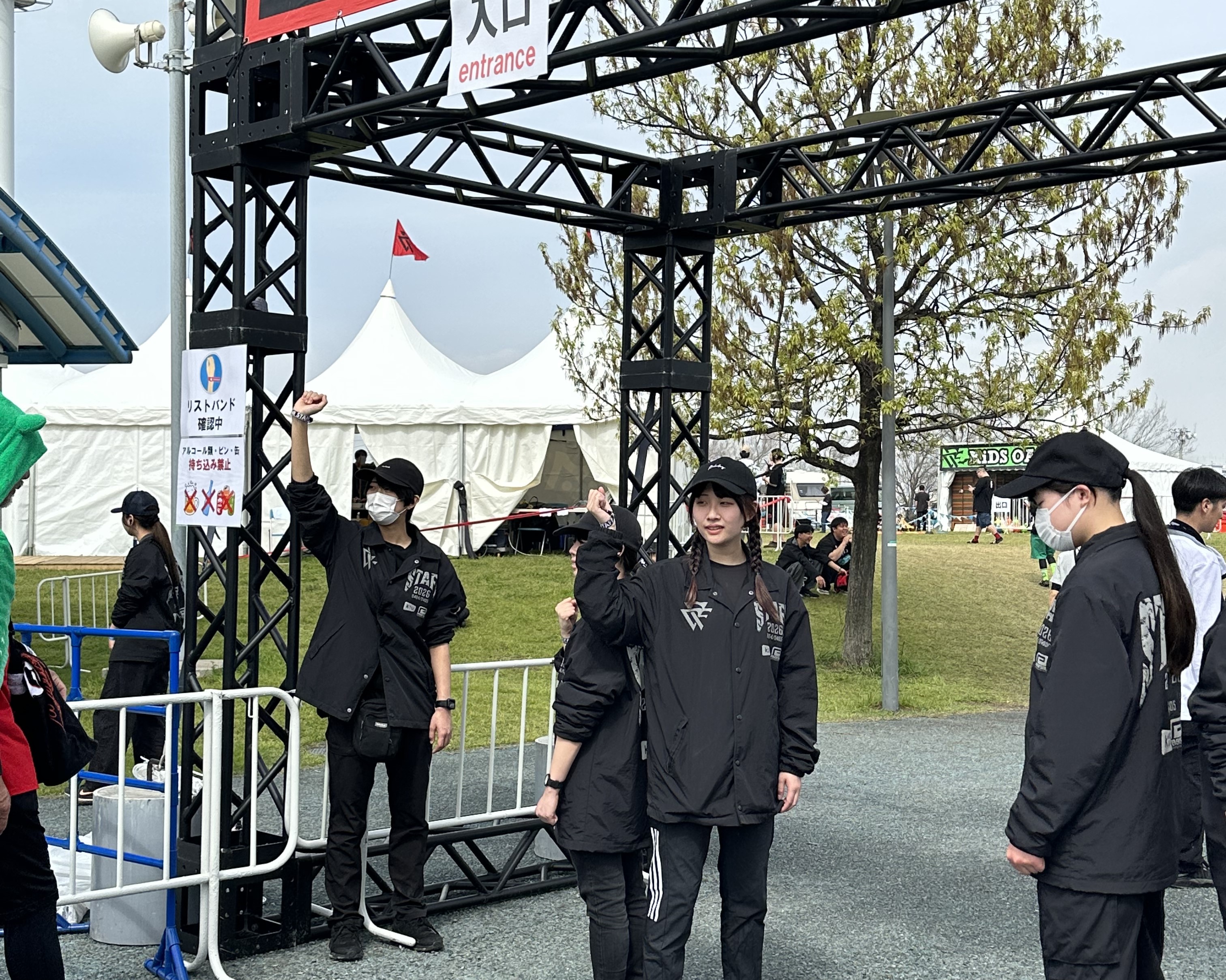 DEAD POP FESTiVAL 2026〉学生がスタッフで参加しました！ - お知らせ